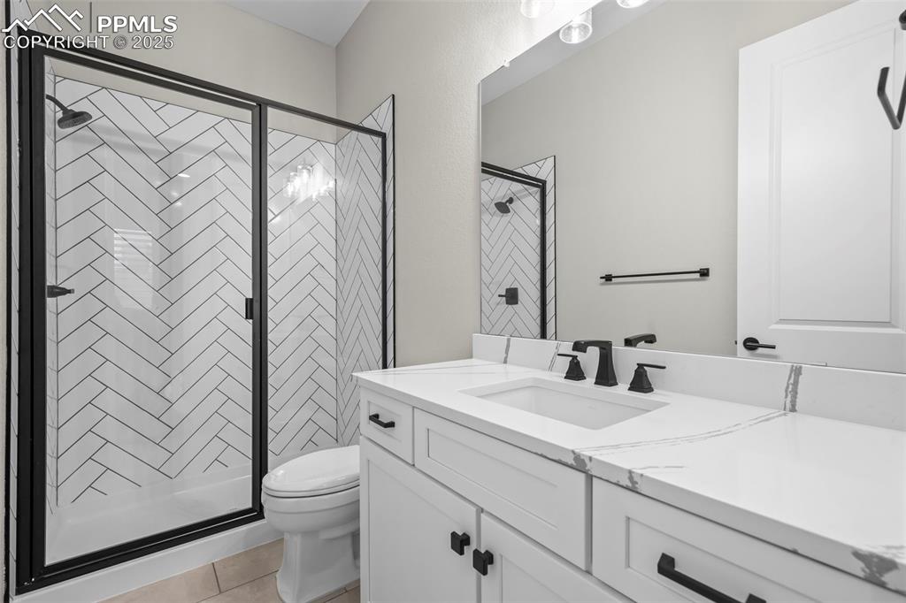 Image 19 of 35: Bathroom