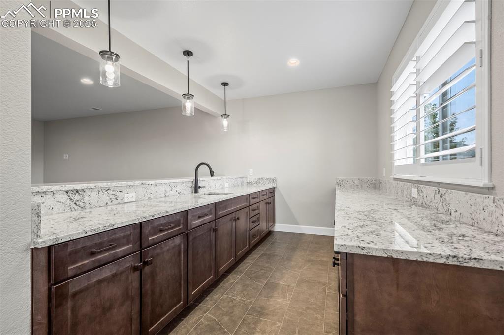 Image 21 of 35: Kitchen