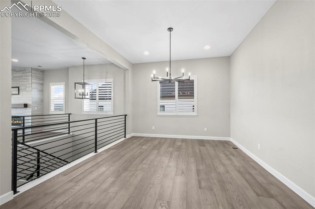 Image 3 of 35: Dining Area