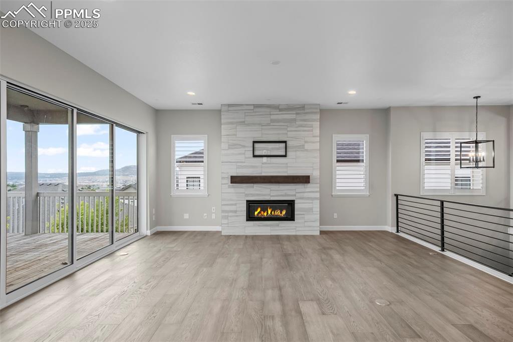 Image 5 of 35: Living Room