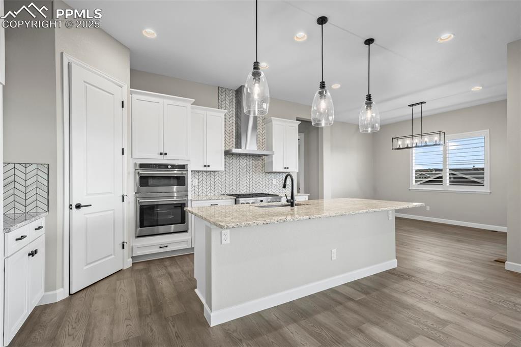 Image 7 of 35: Kitchen