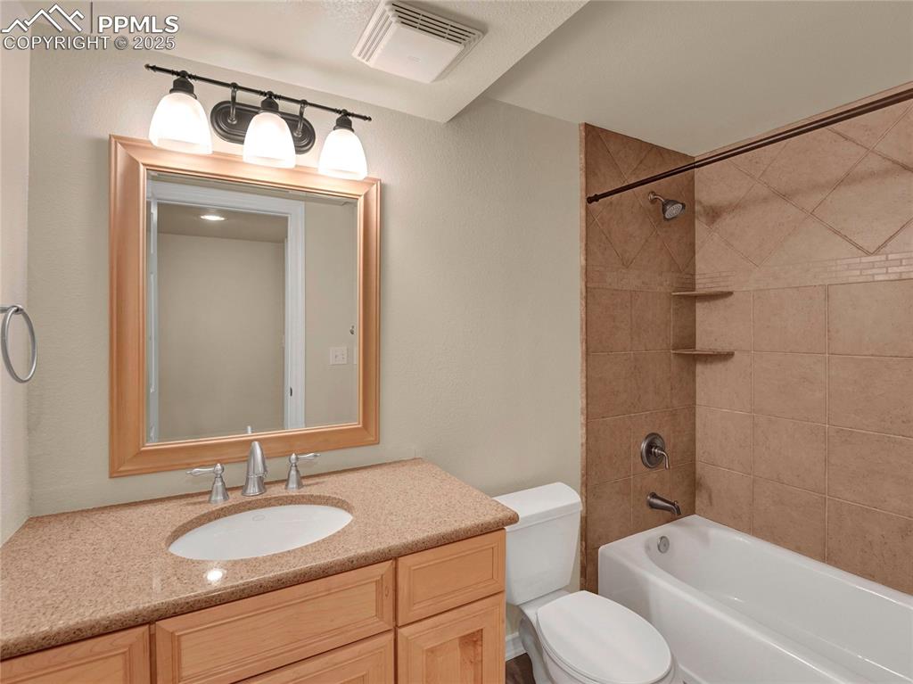 Image 35 of 45: Full Bathroom in the finished Basement 