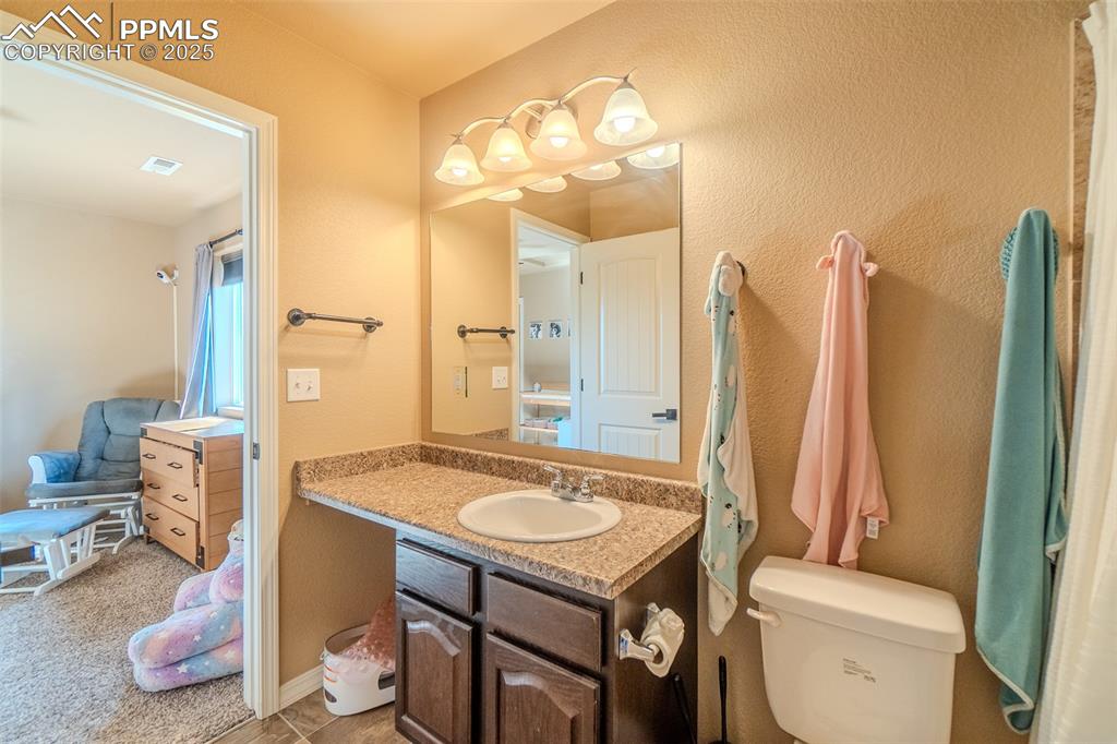 Image 33 of 47: Bathroom