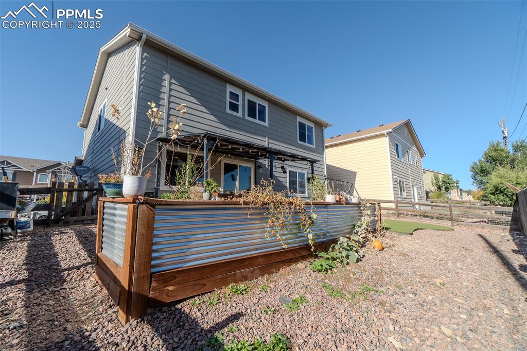 Image 38 of 47: Back of Structure