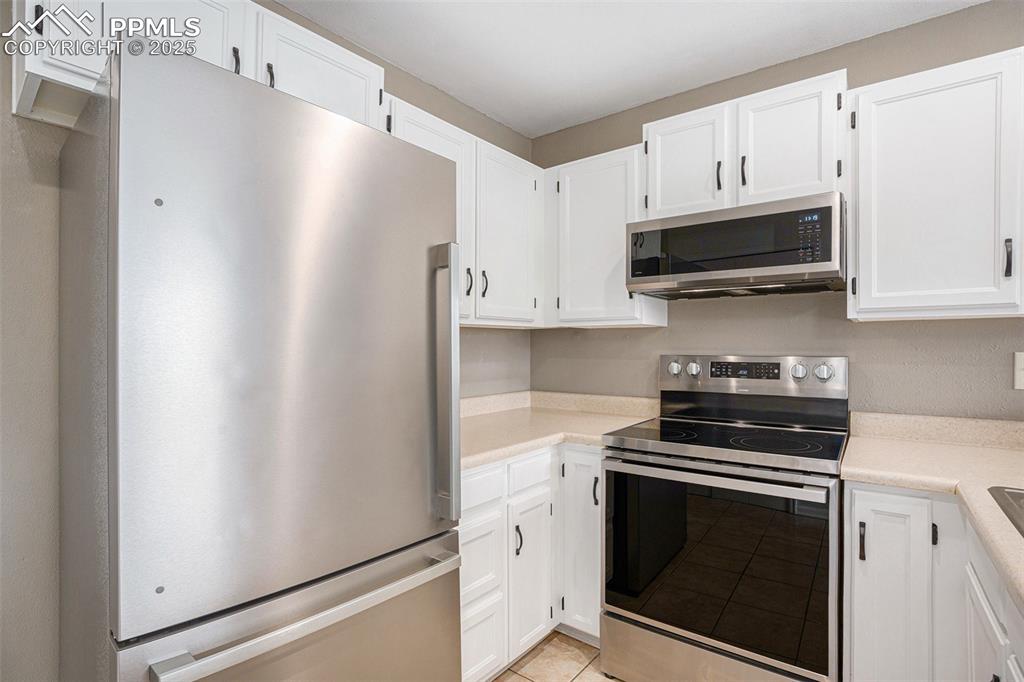 Image 11 of 26: Kitchen