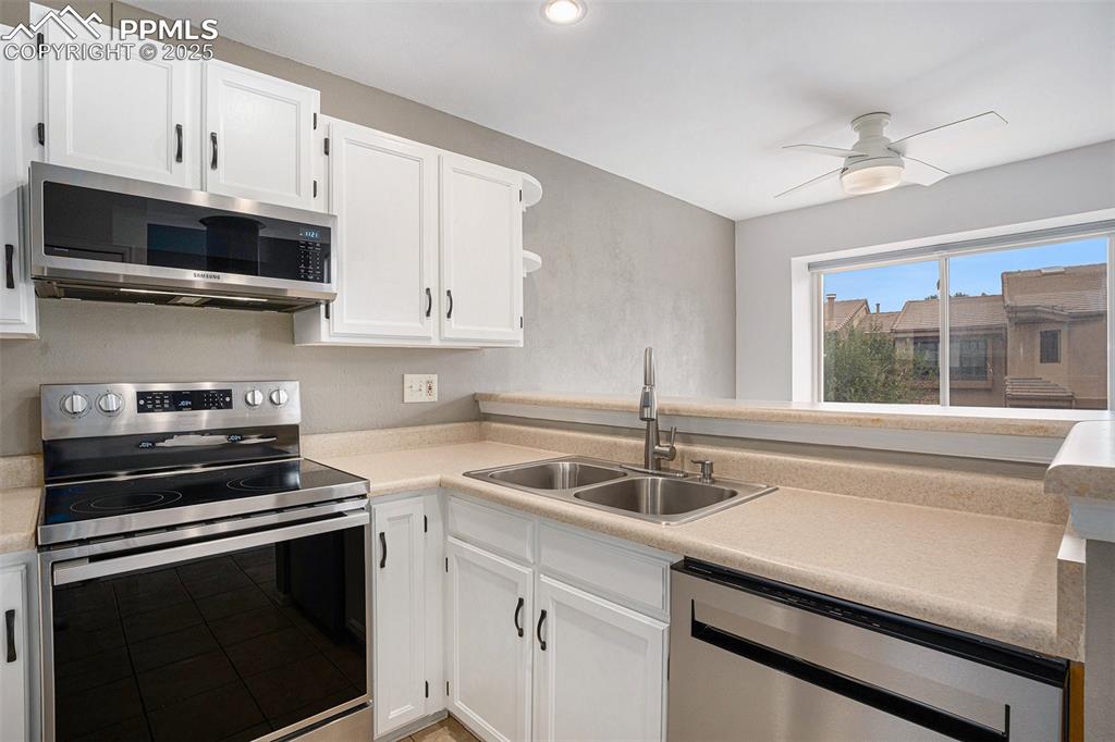 Image 12 of 26: Kitchen