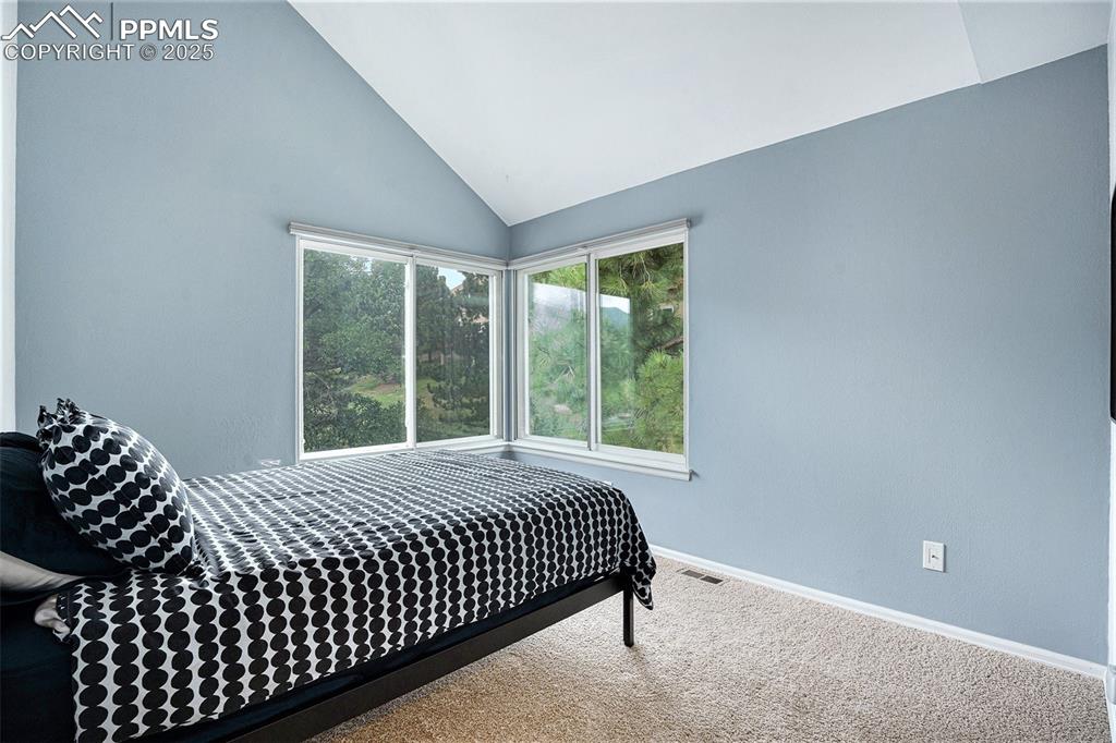 Image 14 of 26: Bedroom