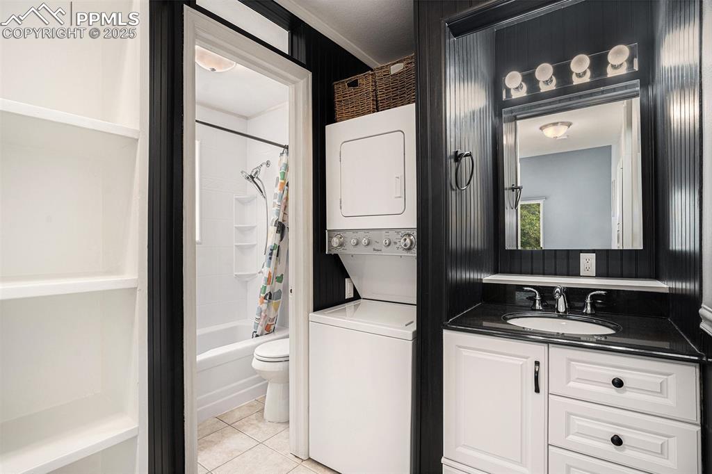 Image 17 of 26: Bathroom