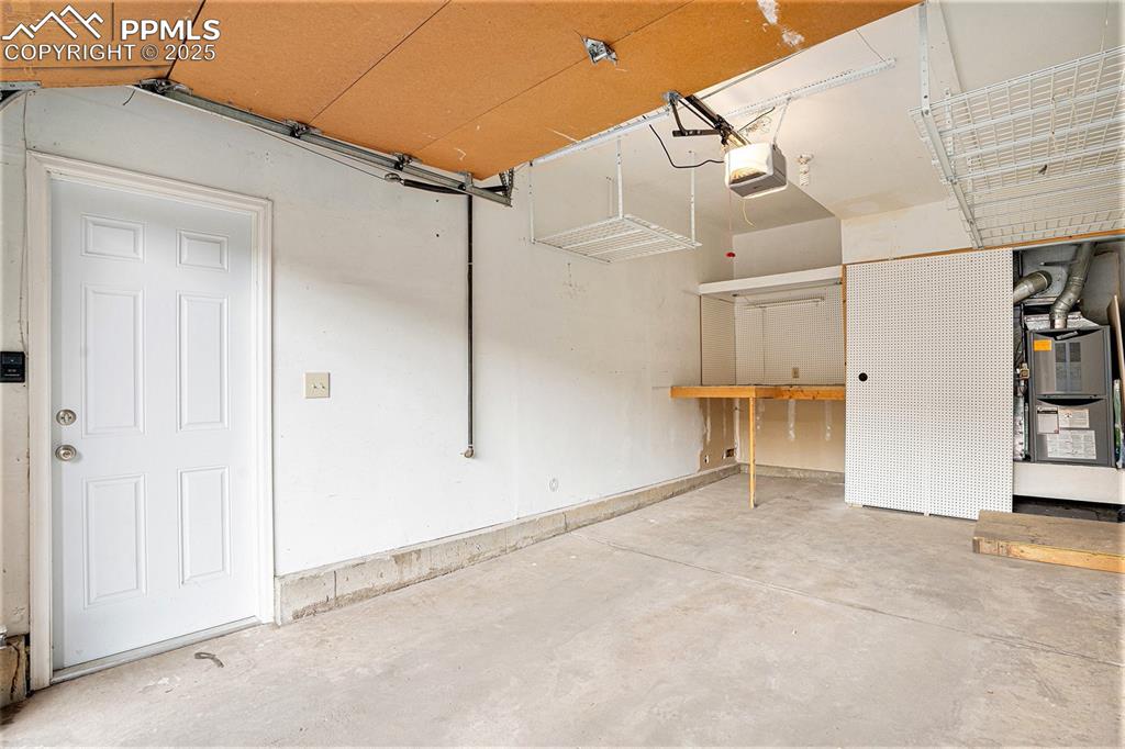 Image 18 of 26: Garage