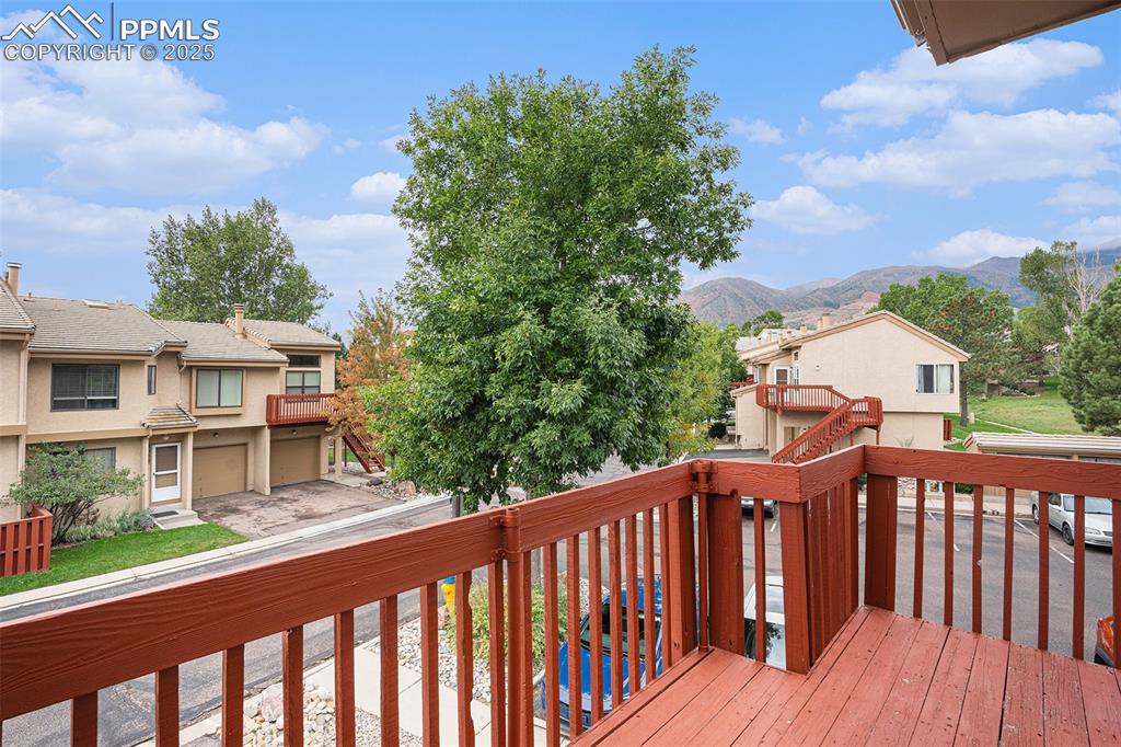 Image 19 of 26: Deck