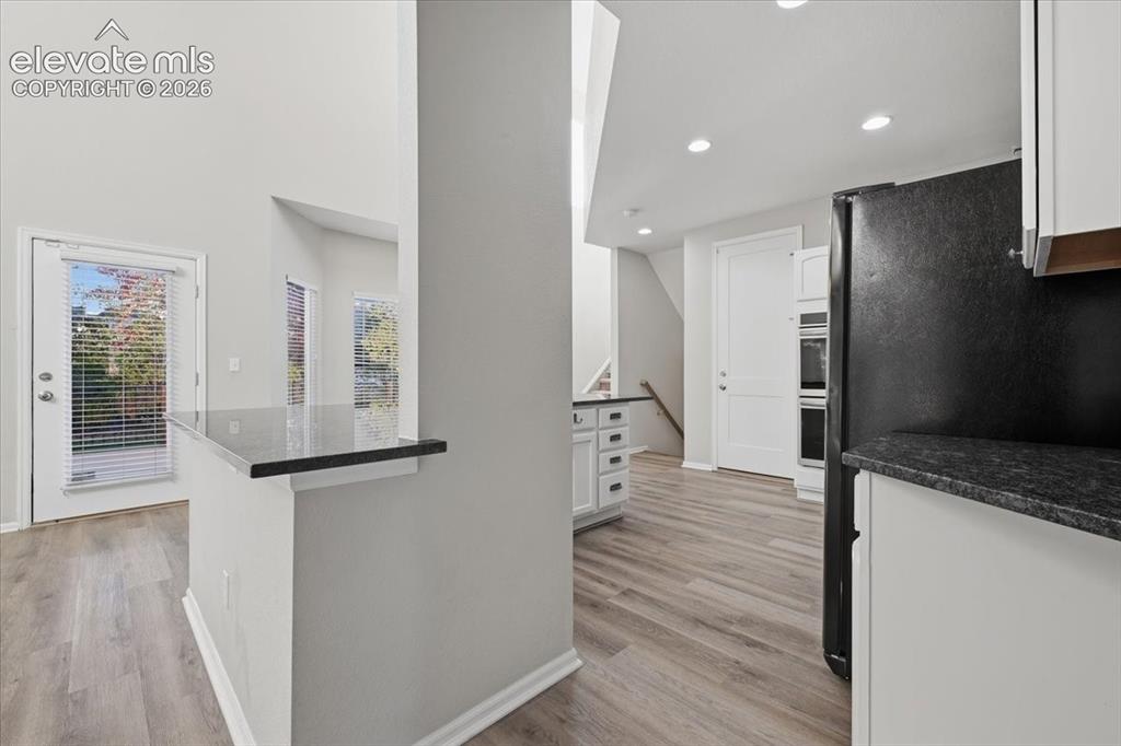 Image 17 of 44: Kitchen