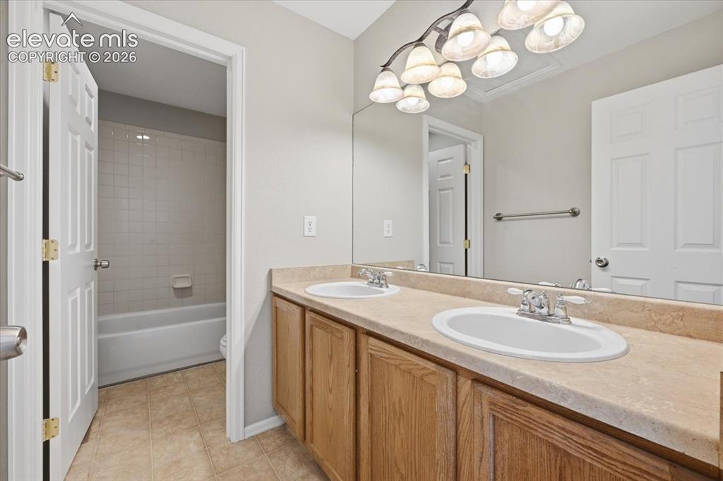 Image 29 of 44: full bath