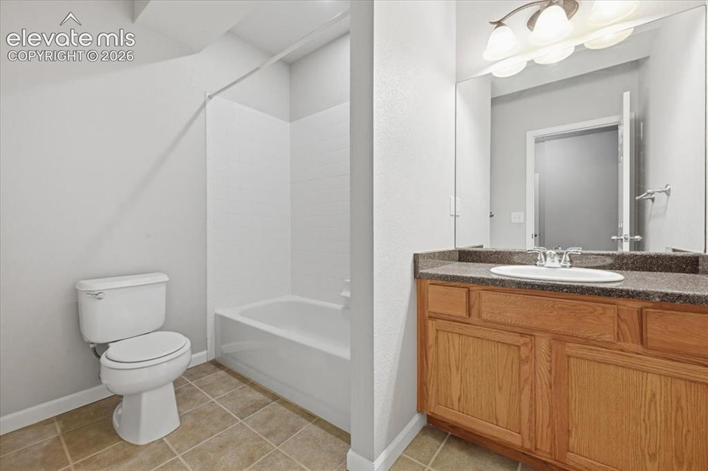 Image 38 of 44: basement bath 