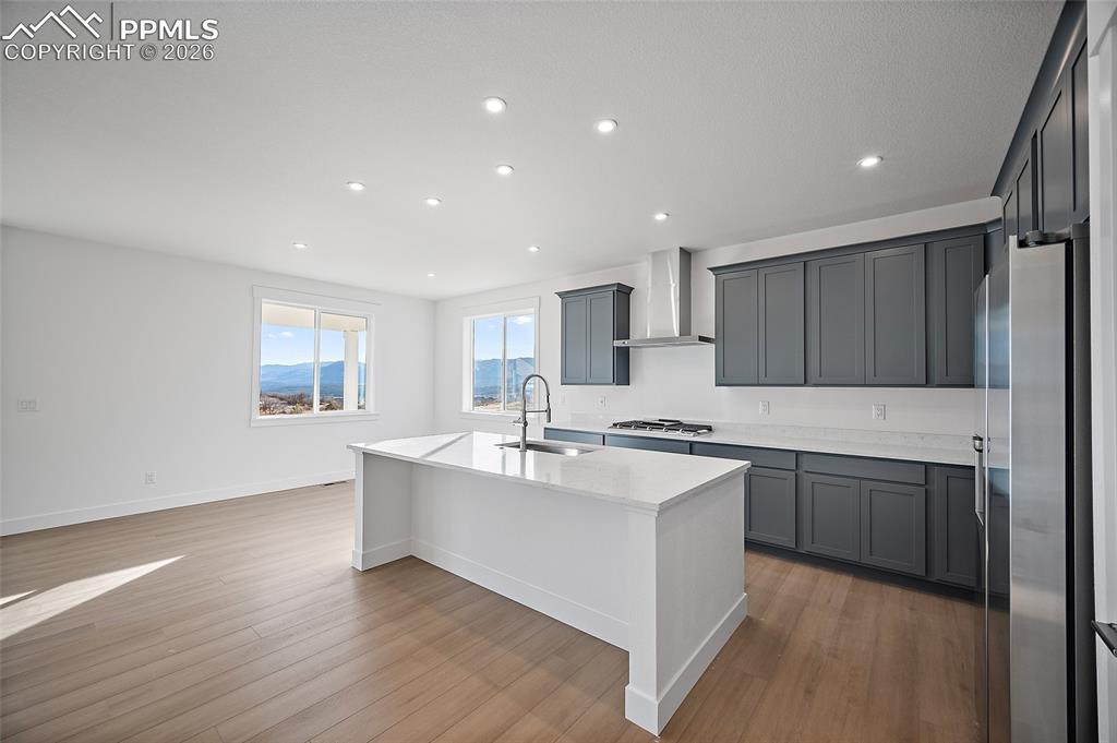 Image 13 of 37: Kitchen