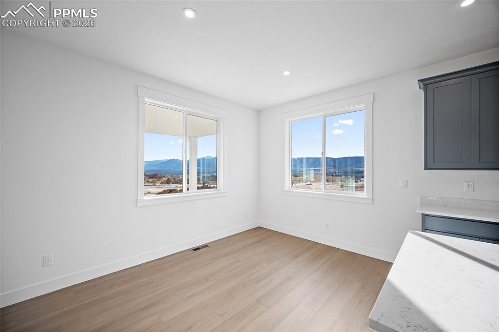 Image 14 of 37: Dining Area