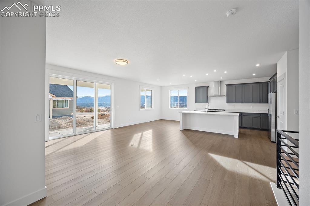 Image 19 of 37: Kitchen