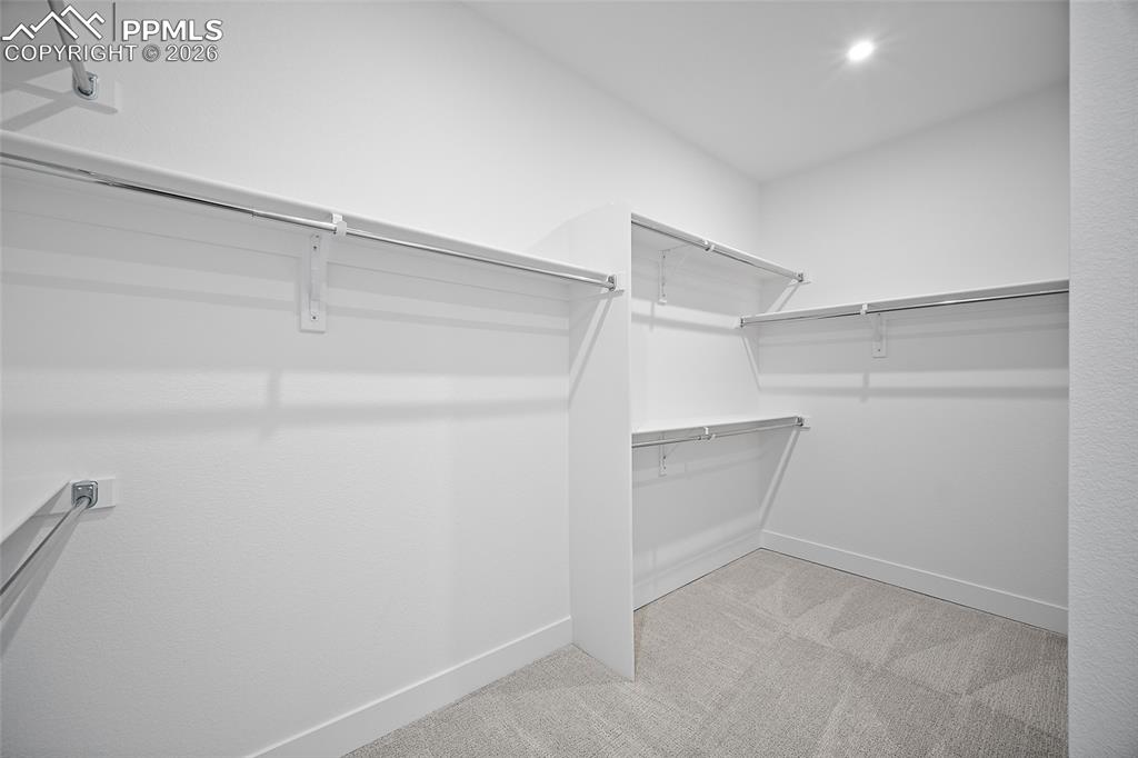 Image 27 of 37: Closet