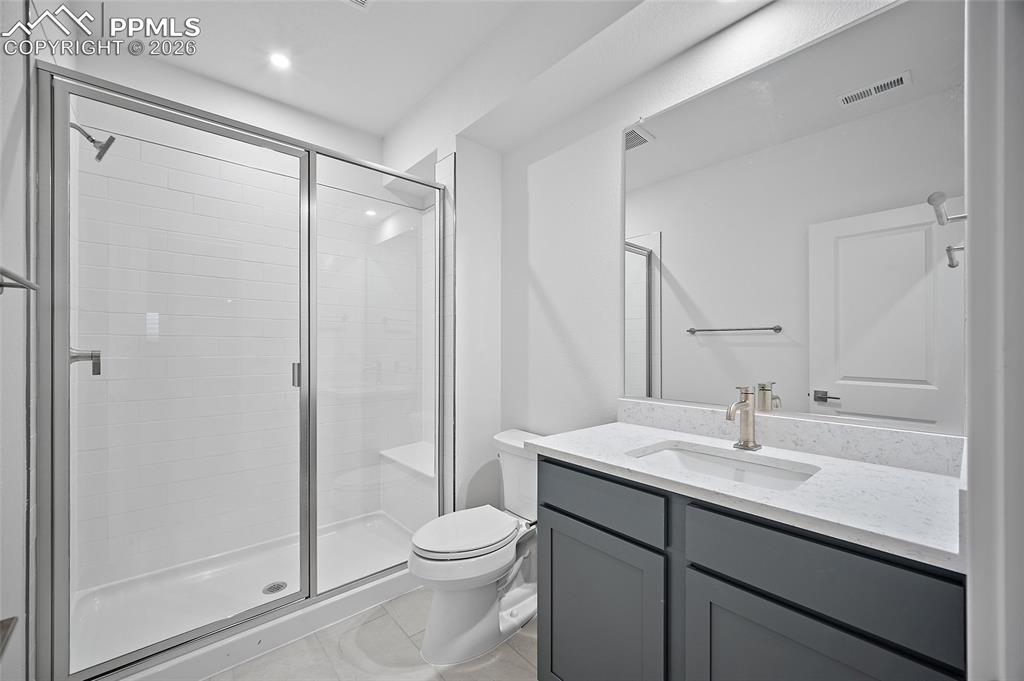 Image 33 of 37: Bathroom