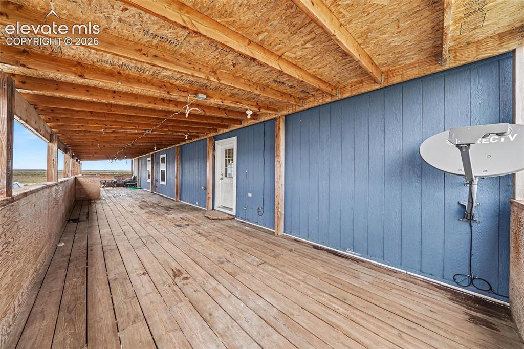 Image 11 of 15: Deck