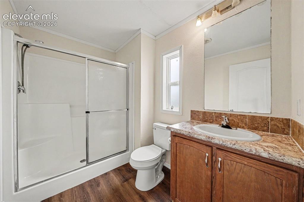 Image 5 of 15: Bathroom