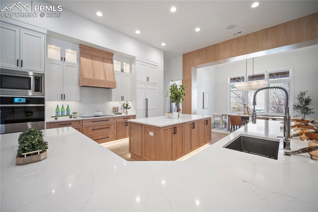 Image 12 of 43: Kitchen