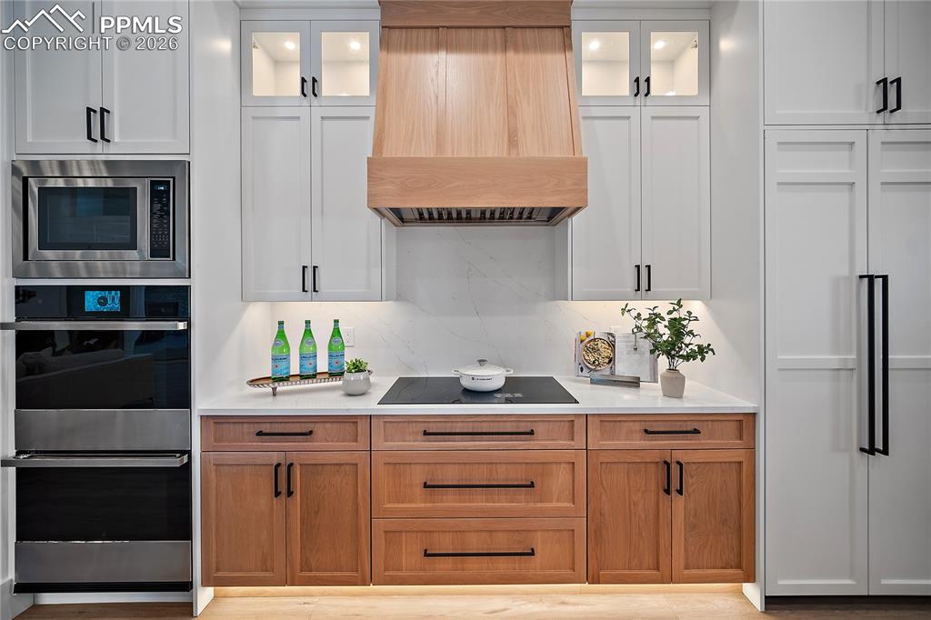 Image 13 of 43: Kitchen