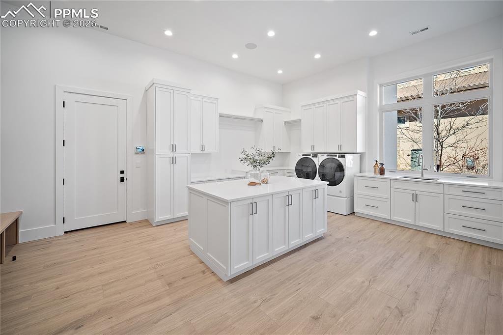 Image 37 of 43: Laundry