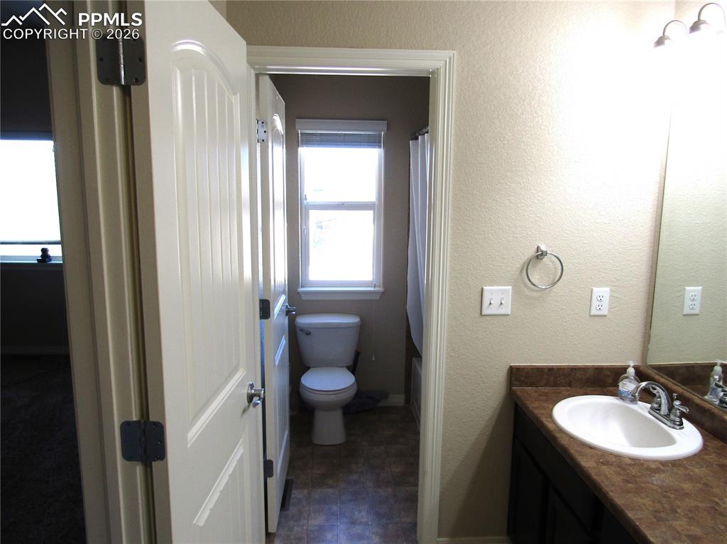 Image 14 of 29: Bathroom