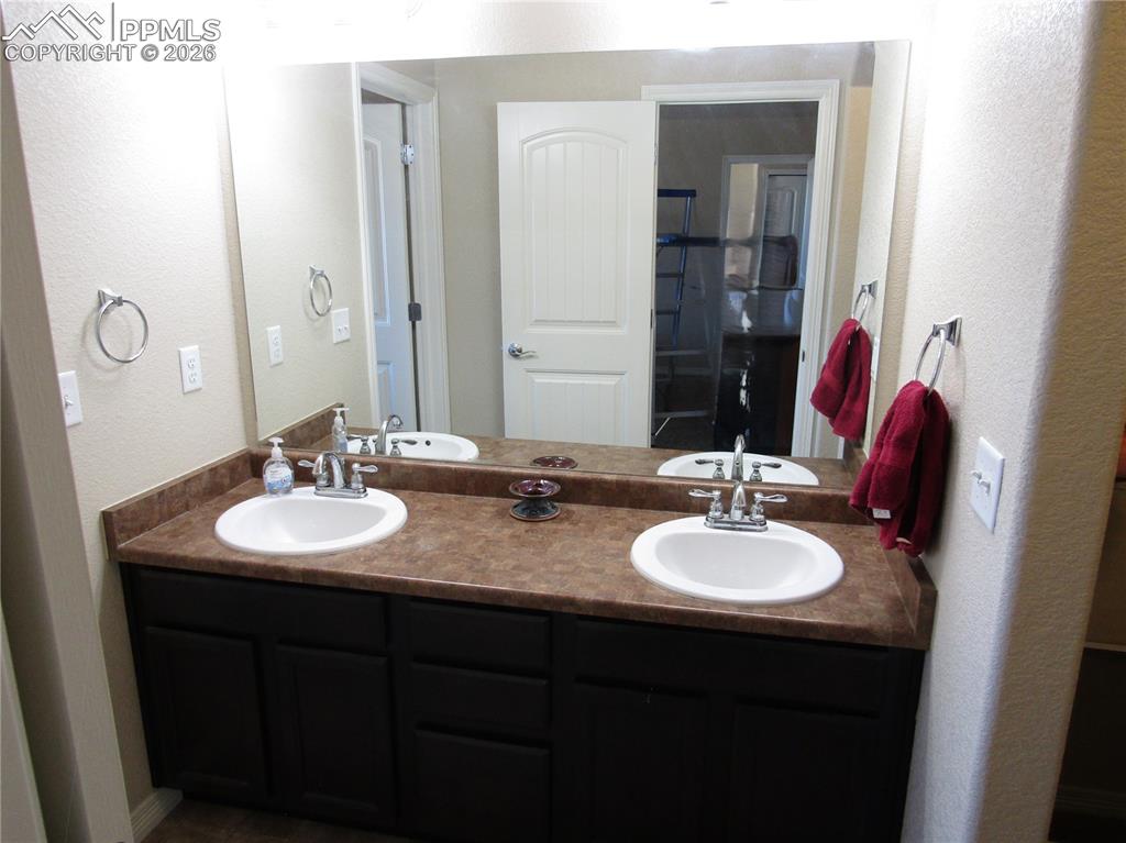 Image 15 of 29: Bathroom