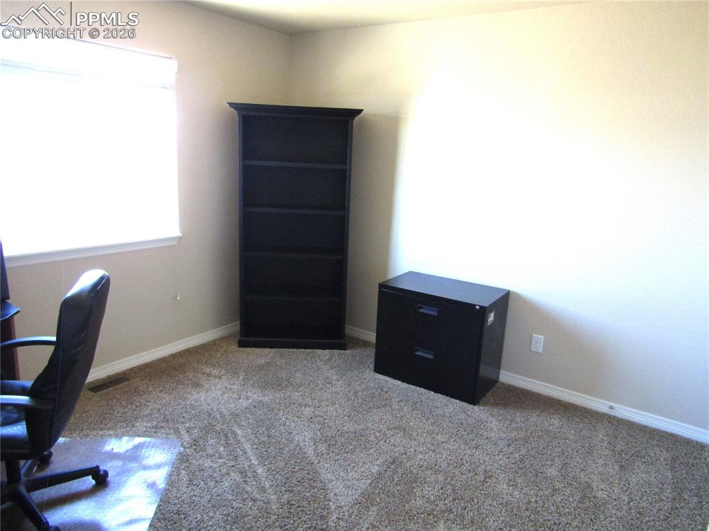 Image 18 of 29: Office