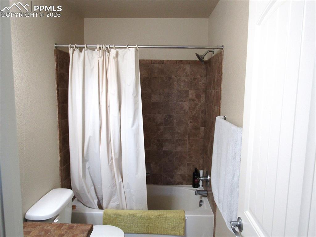 Image 24 of 29: Bathroom