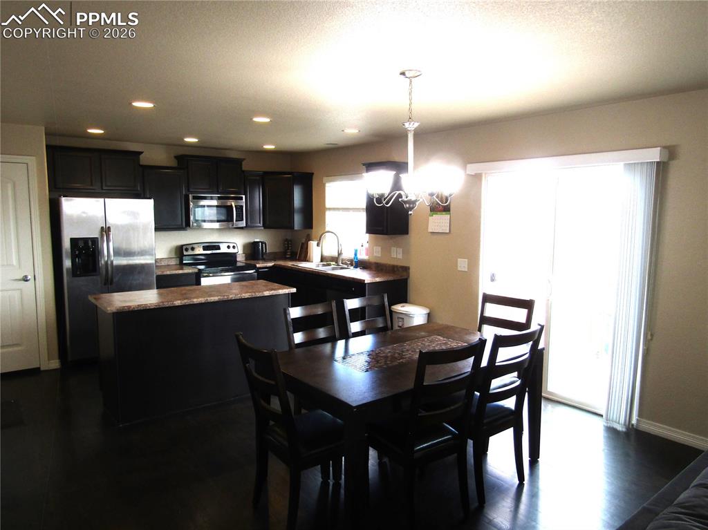 Image 8 of 29: Dining Area