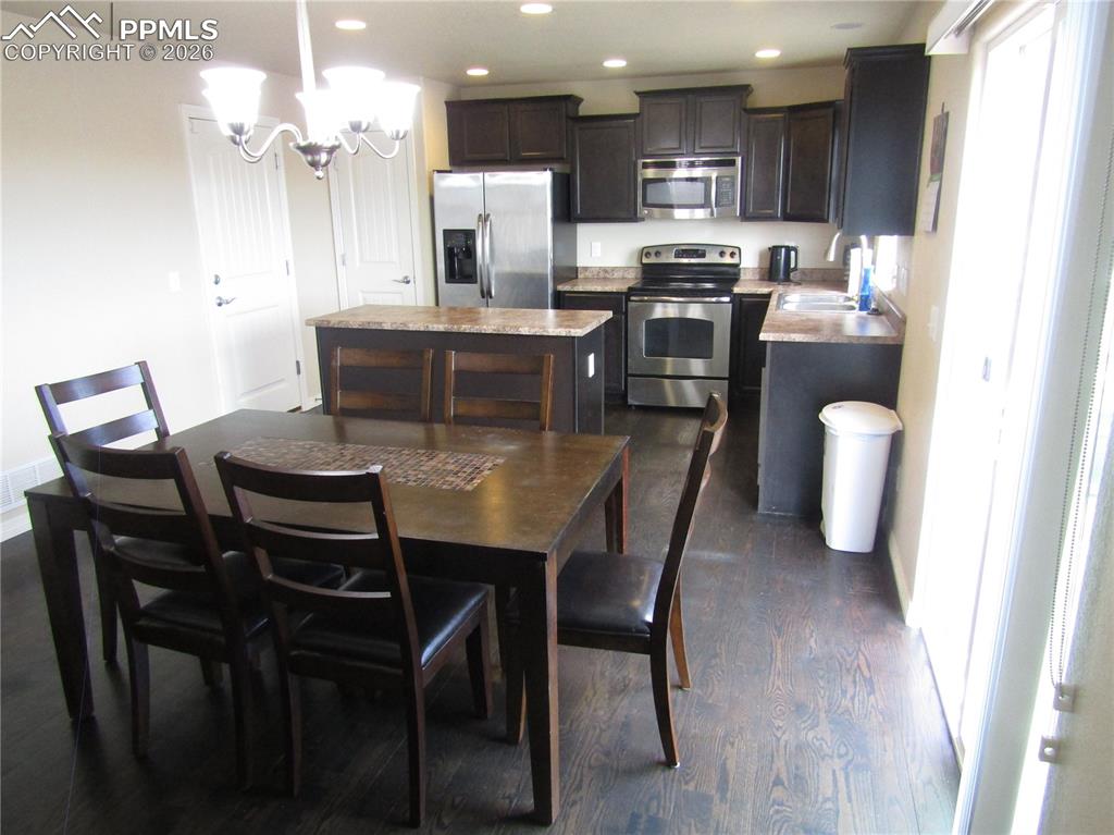 Image 9 of 29: Dining Area