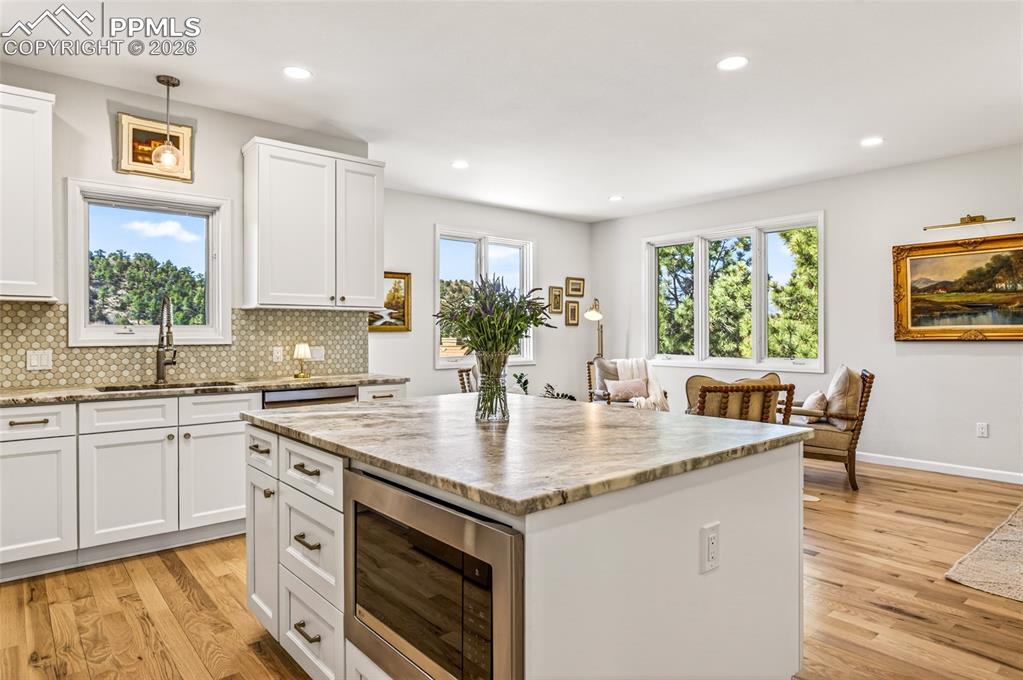 Image 11 of 41: Kitchen