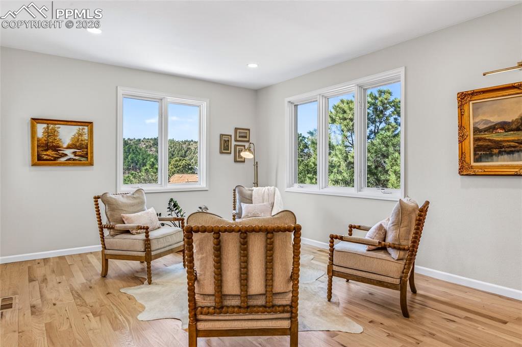 Image 15 of 41: Sitting Room