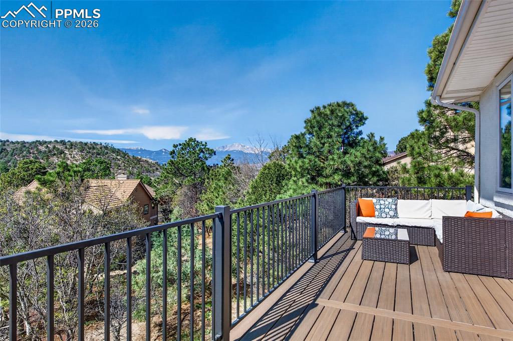 Image 26 of 41: Deck