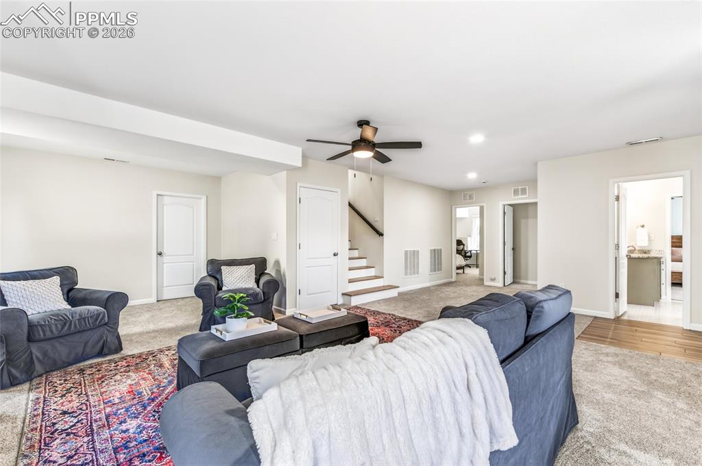 Image 30 of 41: Family Room