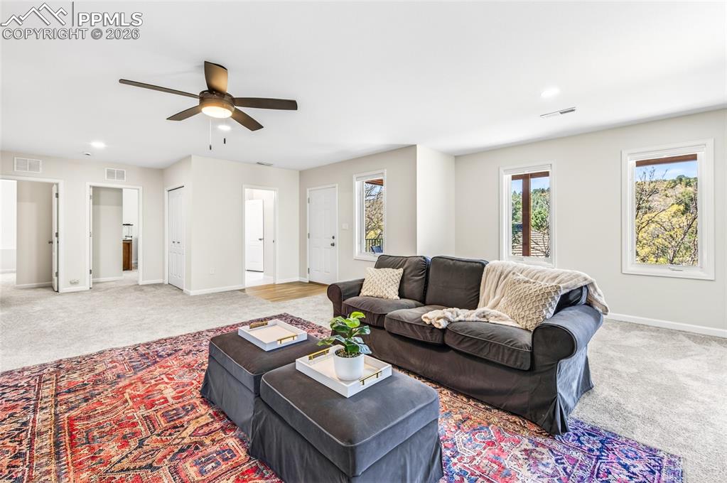 Image 31 of 41: Family Room