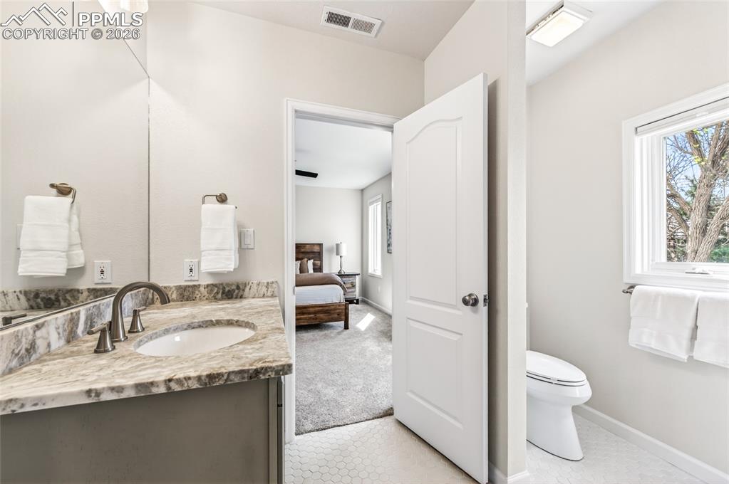 Image 37 of 41: Bathroom