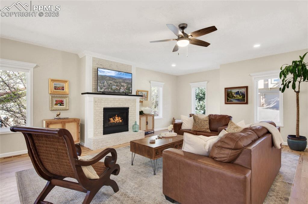 Image 4 of 41: Living Room