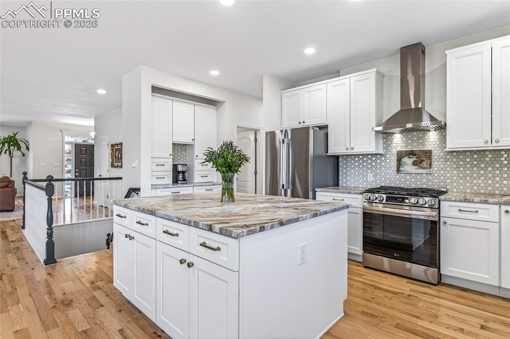 Image 8 of 41: Kitchen