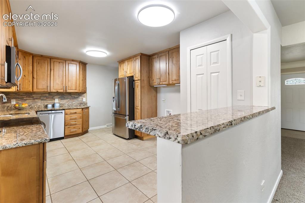 Image 17 of 39: Kitchen