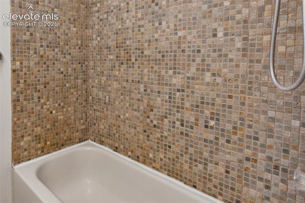 Image 28 of 39: Bathroom