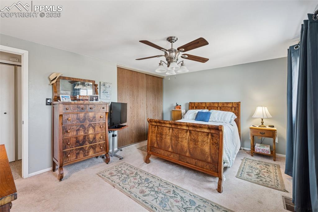 Image 10 of 21: Bedroom