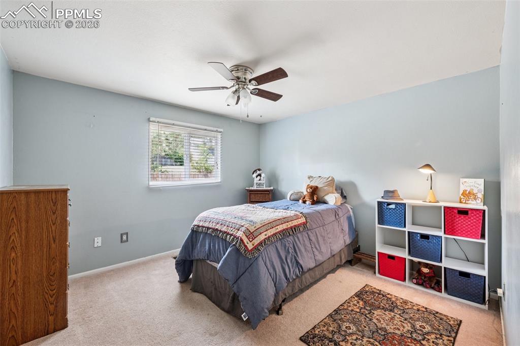 Image 7 of 21: Bedroom