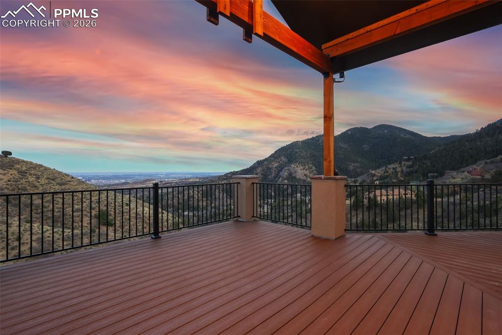 Image 15 of 44: Deck