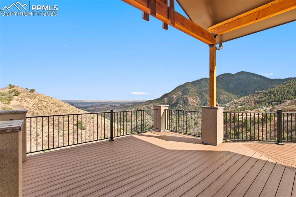 Image 41 of 44: Deck