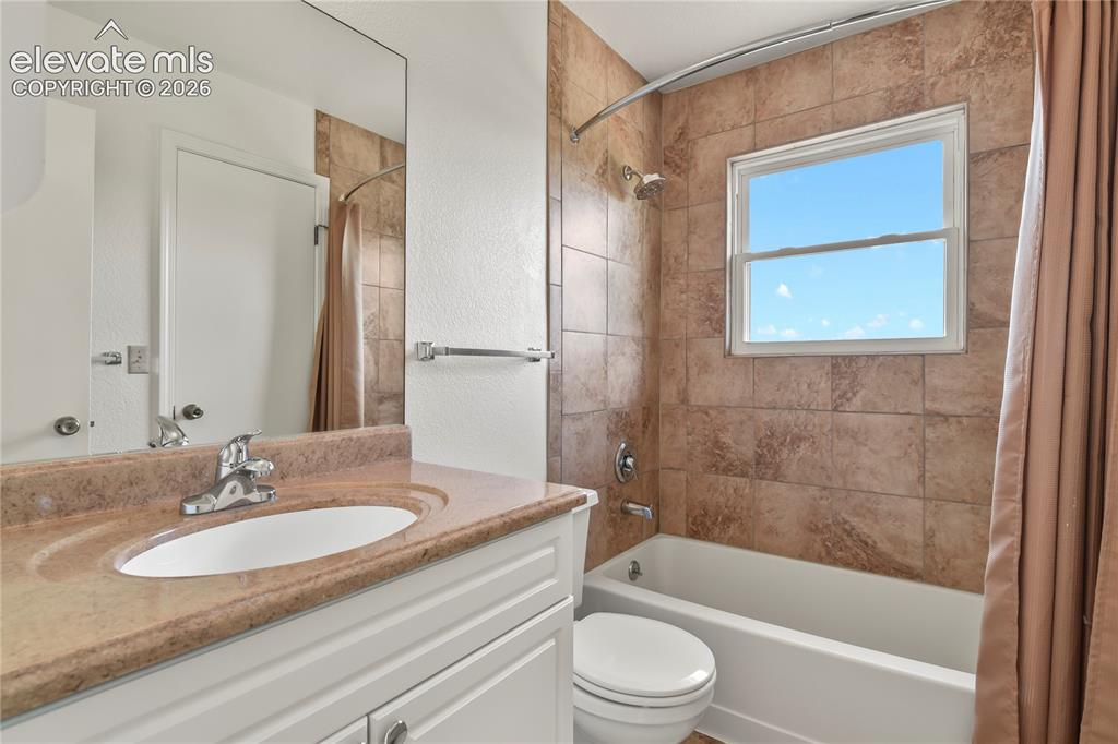 Image 22 of 33: Upper level full bath