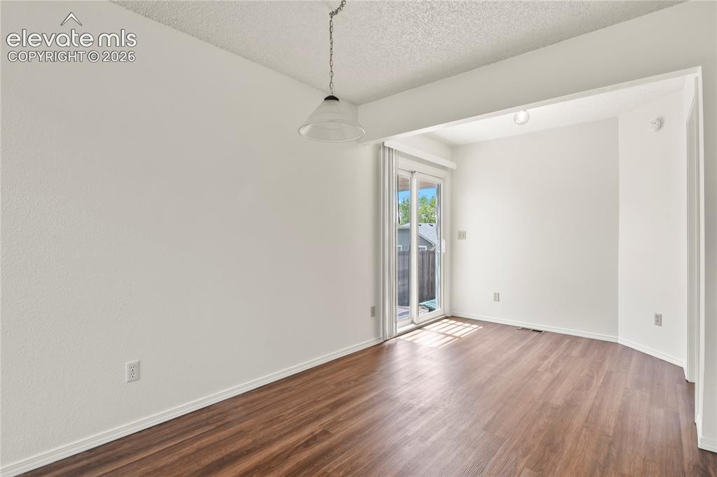Image 9 of 33: Dining Area