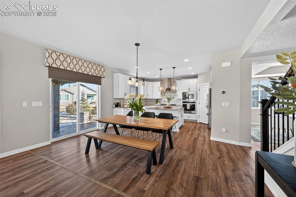 Image 11 of 43: Large nook with walk out to back patio!